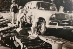 Mossen pesua Pyhäjärven rannassa 50-luvun lopulla, kuvaaja Pauli Lukkala